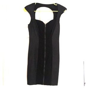 GUESS black zip mini size 4